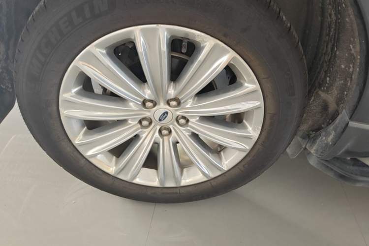 Used Ford Explorer 2020 EcoBoost 285 4x4 Titanium Edition 7-Seater Right Rear Wheel Hub