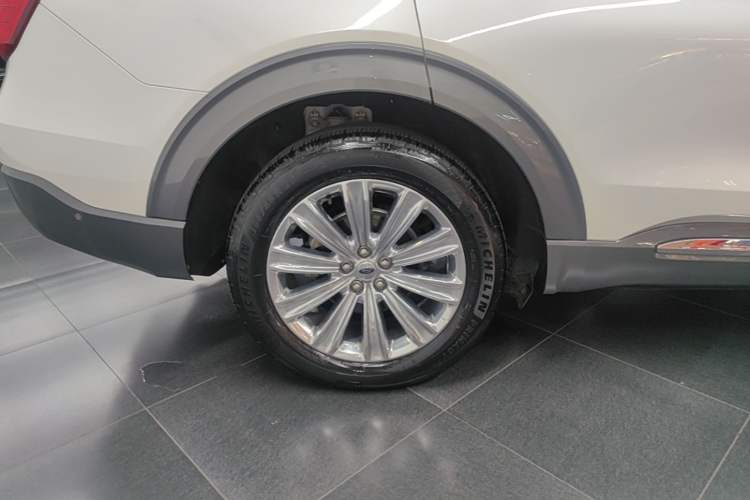 Used Ford Explorer 2020 EcoBoost 285 4x4 Titanium Edition 7-Seater Right Rear Wheel Hub