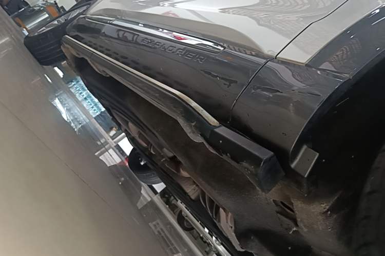 Used Ford Explorer 2020 EcoBoost 285 Rear-Drive Trend Edition 6 Seats Right Side Sill