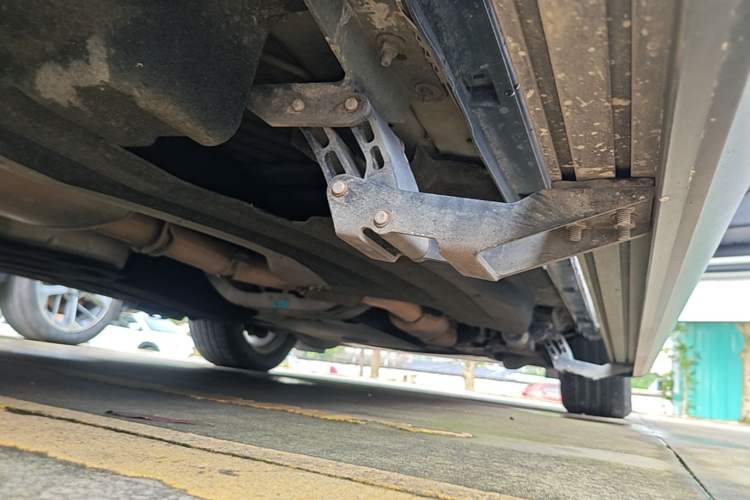 Used Ford Explorer 2020 EcoBoost 285 4x4 Titanium Edition 6 Seats Right Side Sill