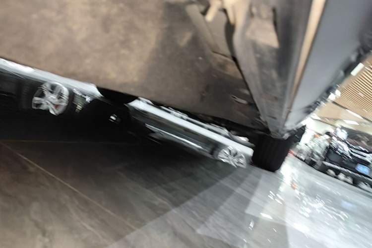 Used Ford Explorer 2020 EcoBoost 285 Rear-Drive Trend Edition 6 Seats Right Side Sill