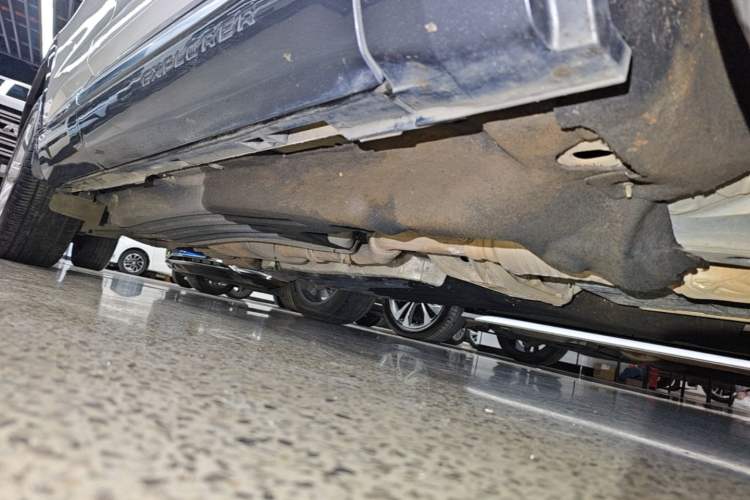 Used Ford Explorer 2020 EcoBoost 285 4x4 Platinum Edition 6 Seats Right Side Sill