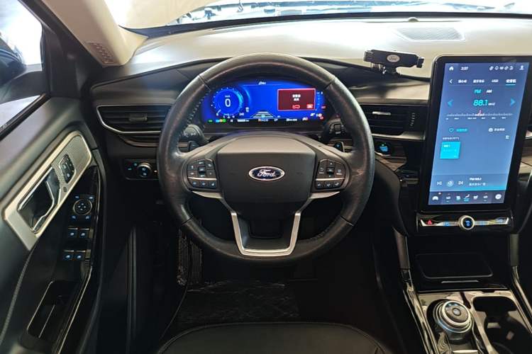 Used Ford Explorer 2020 EcoBoost 285 4x4 Titanium Edition 6 Seats Steering Wheel