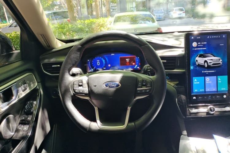 Used Ford Explorer 2020 EcoBoost 285 4x4 Titanium Edition 6 Seats Steering Wheel