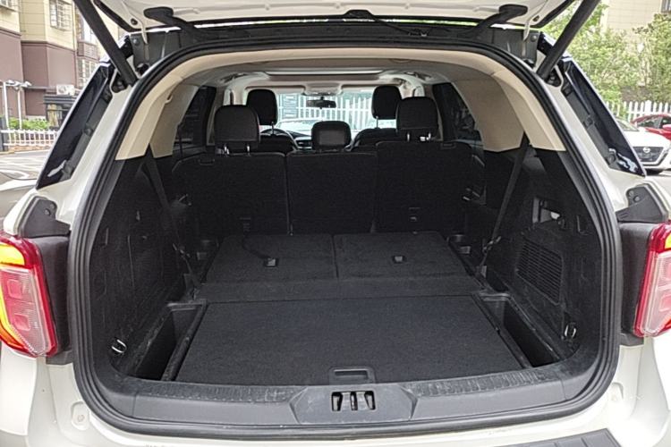 Used Ford Explorer 2020 EcoBoost 285 Rear-Drive Trend Edition 7-Seater Trunk