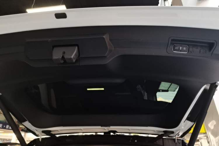 Used Ford Explorer 2020 EcoBoost 285 Four-Wheel Drive Trend Edition 6 Seats Trunk