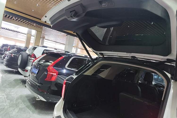 Used Ford Explorer 2020 EcoBoost 285 Rear-Drive Trend Edition 6 Seats Trunk