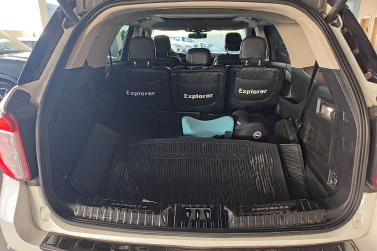 Used Ford Explorer 2020 EcoBoost 285 4x4 Titanium Edition 7-Seater Trunk