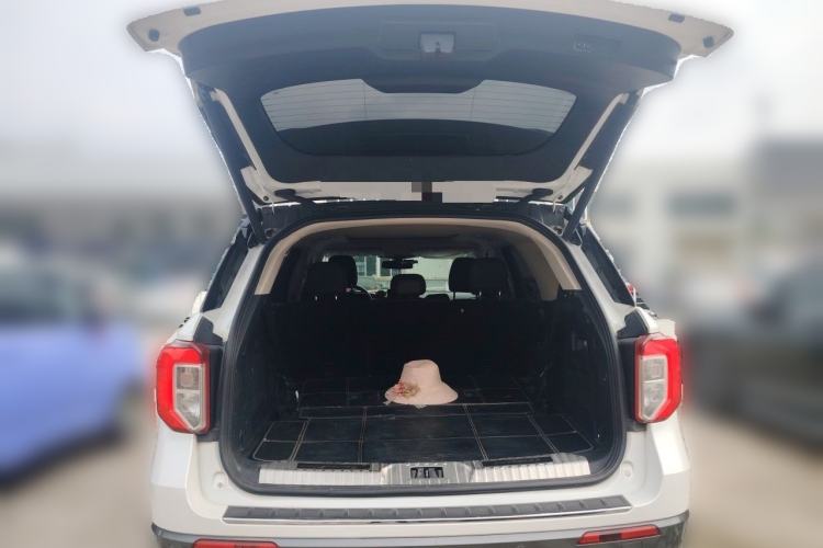 Used Ford Explorer 2020 EcoBoost 285 4x4 Titanium Edition 7-Seater Trunk