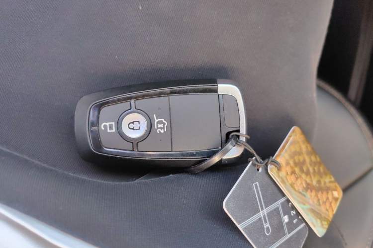 Used Ford Explorer 2020 EcoBoost 285 Rear-Drive Trend Edition 6 Seats Vehicle Key