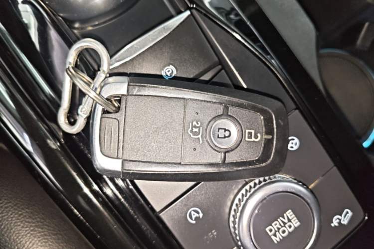 Used Ford Explorer 2020 EcoBoost 285 4x4 Titanium Edition 6 Seats Vehicle Key