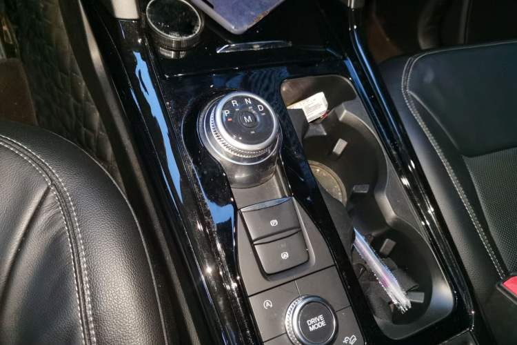Used Ford Explorer 2022 EcoBoost 285 Four-Wheel Drive 30th Anniversary Edition 7 Seats Gear Lever