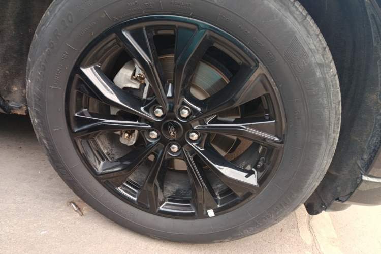 Used Ford Explorer 2022 EcoBoost 285 Four-Wheel Drive 30th Anniversary Edition 7 Seats Right Front Wheel Hub