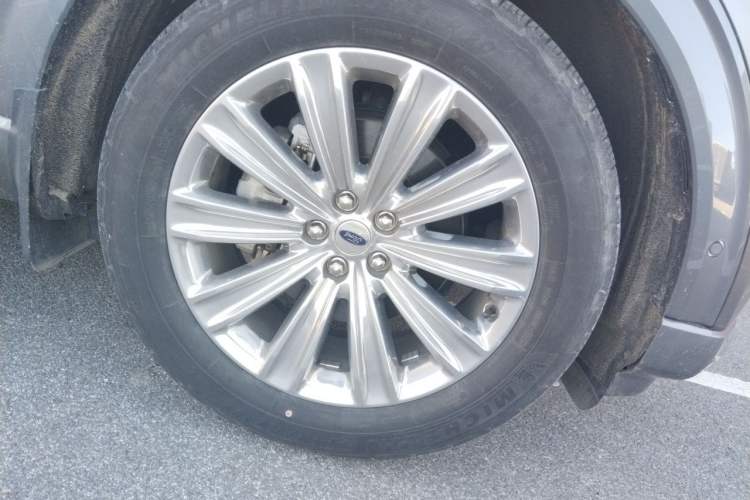 Used Ford Explorer 2022 EcoBoost 285 Four-Wheel Drive 30th Anniversary Edition 7 Seats Right Front Wheel Hub
