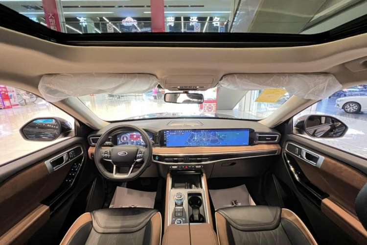 Used Ford Explorer 2023 EcoBoost 285 Four-Wheel Drive Titanium Edition 7-Seater Audio And AC Panel
