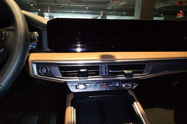 Used Ford Explorer 2023 EcoBoost 285 4x4 Trend Plus Edition 6 Seats Audio And AC Panel