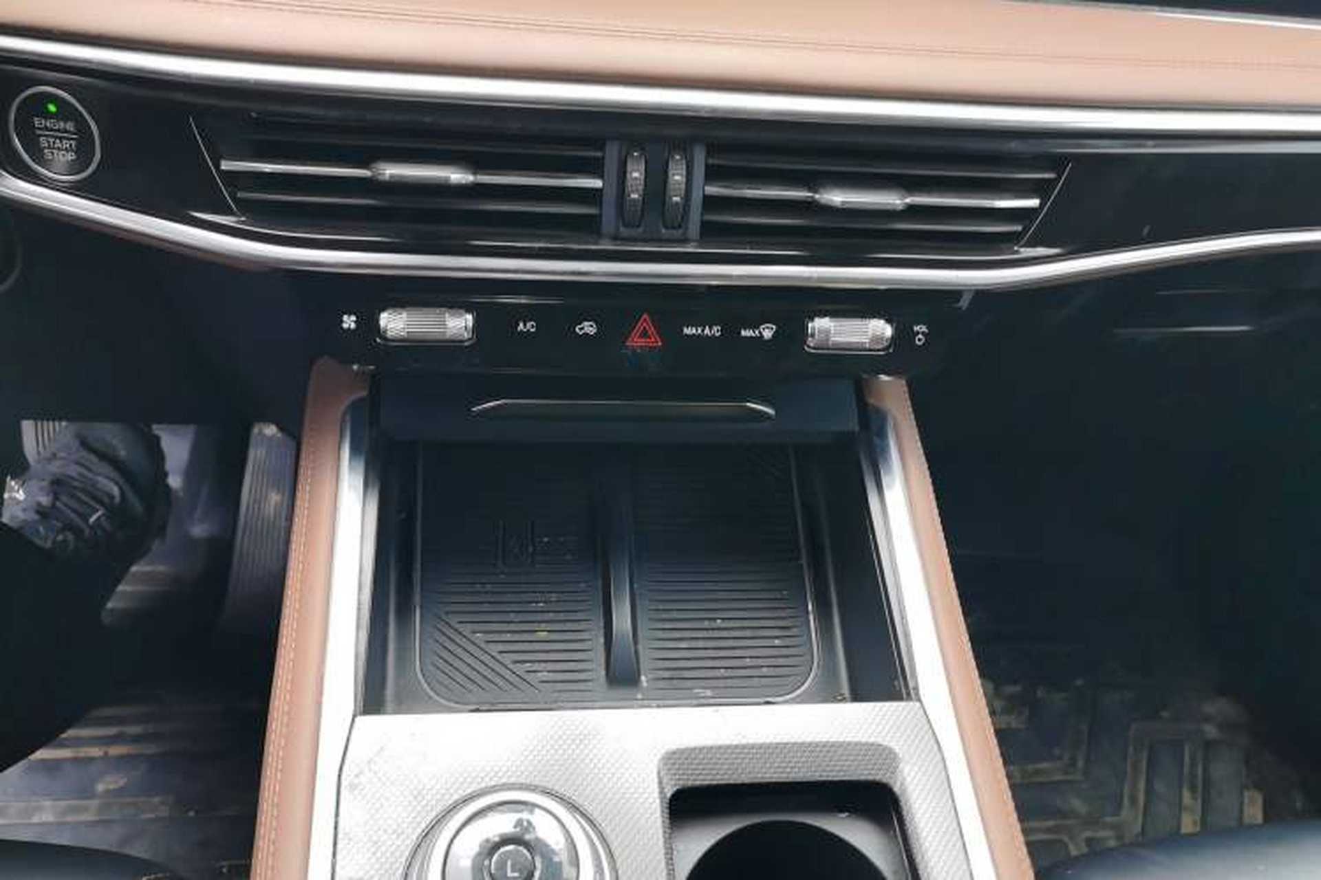 Used Ford Explorer 2023 EcoBoost 285 Four-Wheel Drive Titanium Edition 7-Seater Audio And AC Panel