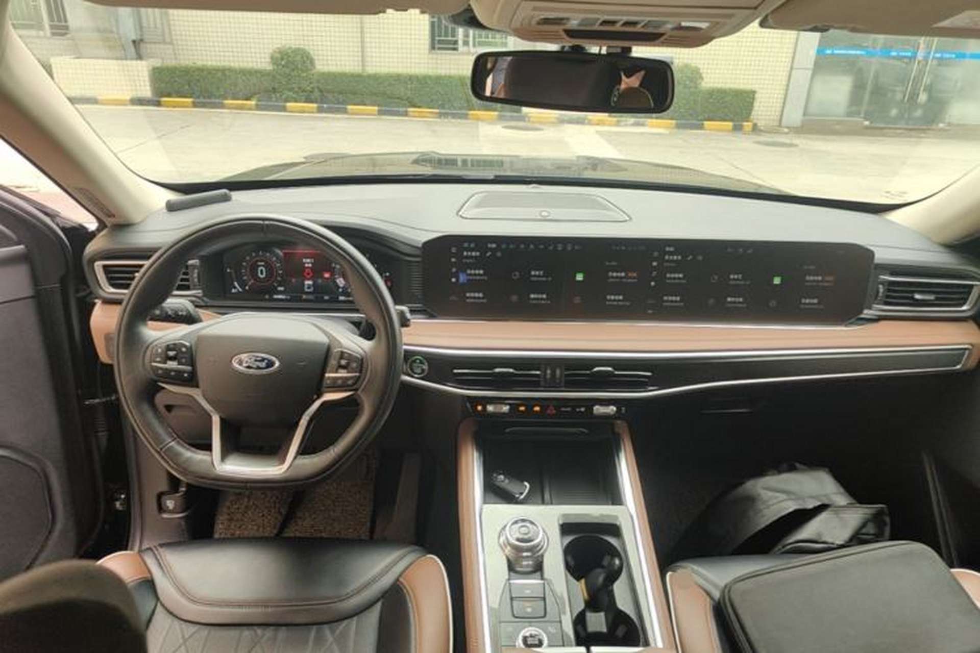 Used Ford Explorer 2023 EcoBoost 285 Four-Wheel Drive Titanium Edition 7-Seater Center Console