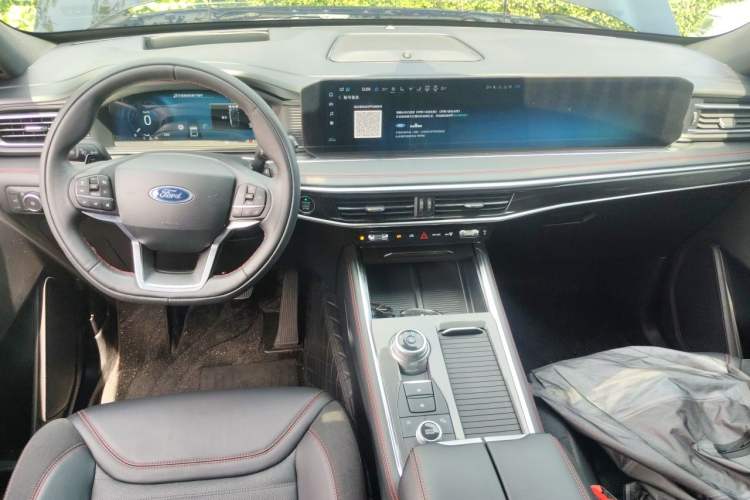 Used Ford Explorer 2023 EcoBoost 285 4x4 ST-LINE 7-Seater Center Console