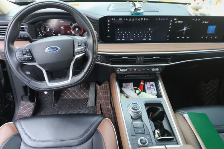 Used Ford Explorer 2023 EcoBoost 285 Four-Wheel Drive Titanium Edition 7-Seater Center Console