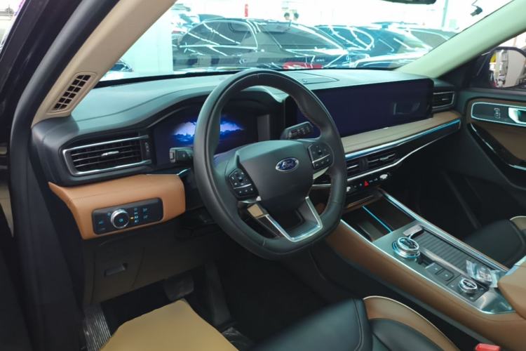 Used Ford Explorer 2023 EcoBoost 285 Four-Wheel Drive Titanium Edition 6 Seats Center Console