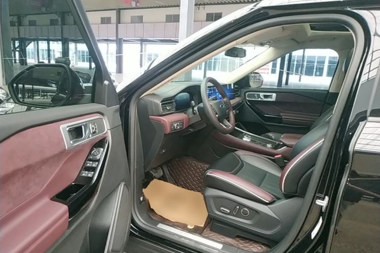 Used Ford Explorer 2023 EcoBoost 285 Four-Wheel Drive Titanium Edition 7-Seater Driver Seat