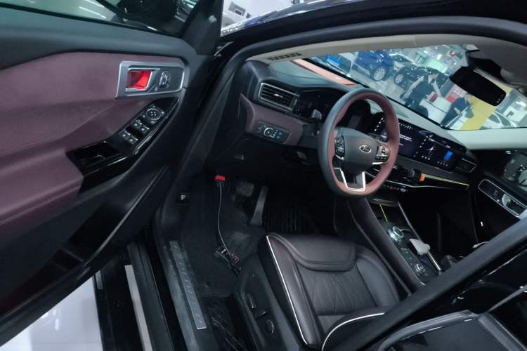 Used Ford Explorer 2023 EcoBoost 285 Four-Wheel Drive Titanium Edition 7-Seater Driver Seat