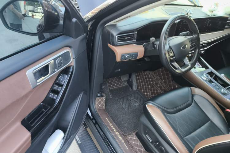 Used Ford Explorer 2023 EcoBoost 285 Four-Wheel Drive Titanium Edition 7-Seater Driver Seat