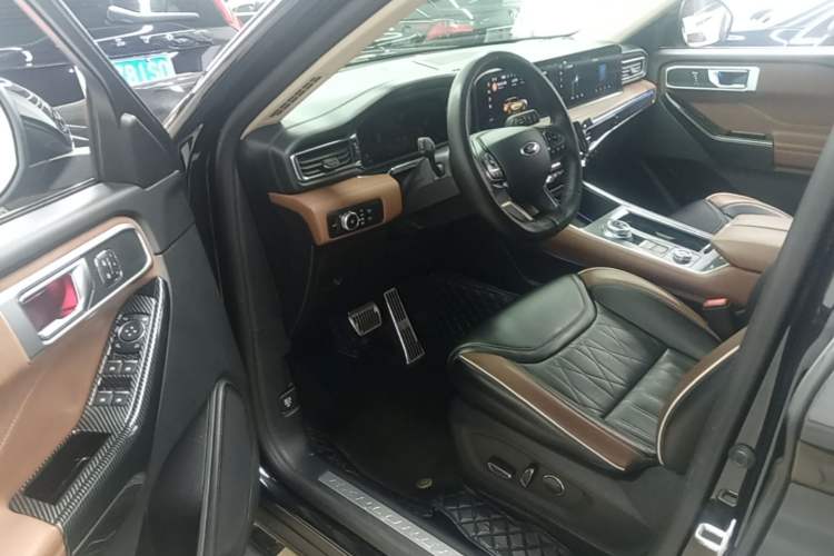 Used Ford Explorer 2023 EcoBoost 285 Four-Wheel Drive Titanium Edition 6 Seats Driver Seat