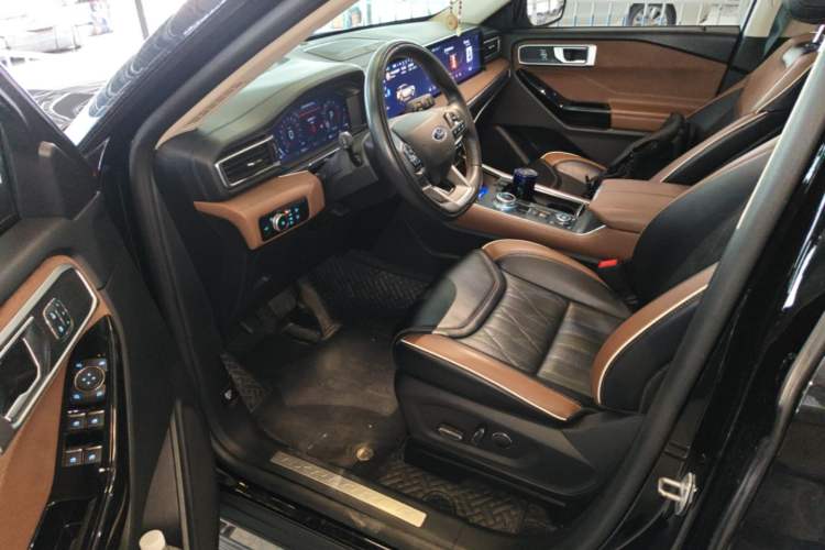Used Ford Explorer 2023 EcoBoost 285 Four-Wheel Drive Titanium Edition 6 Seats Driver Seat
