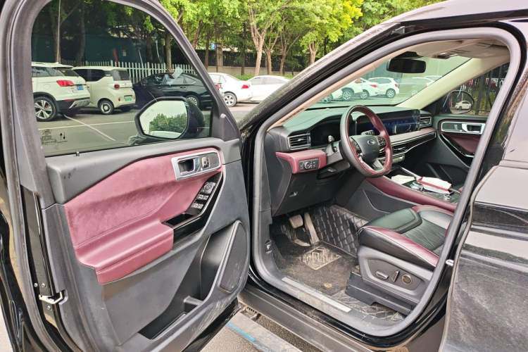 Used Ford Explorer 2023 EcoBoost 285 Four-Wheel Drive Titanium Edition 7-Seater Driver Seat