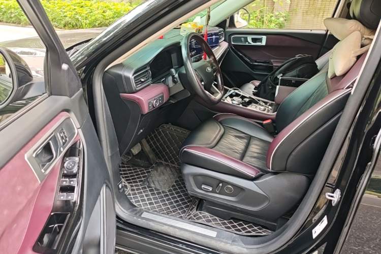 Used Ford Explorer 2023 EcoBoost 285 Four-Wheel Drive Titanium Edition 7-Seater Driver Seat