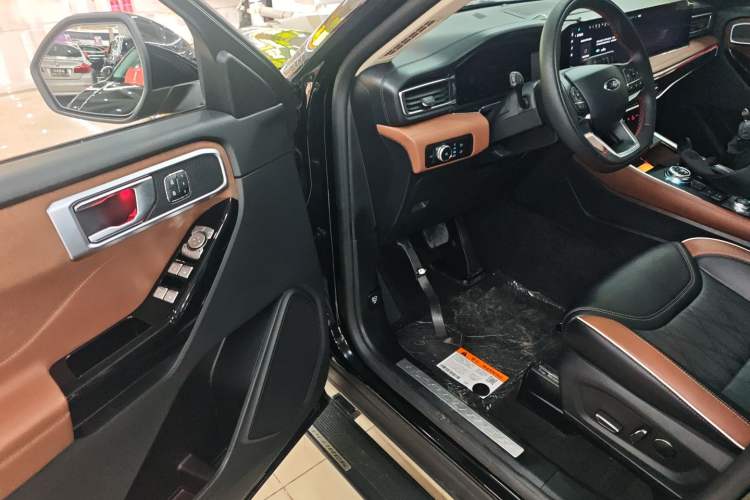 Used Ford Explorer 2023 EcoBoost 285 Four-Wheel Drive Titanium Edition 7-Seater Driver Seat