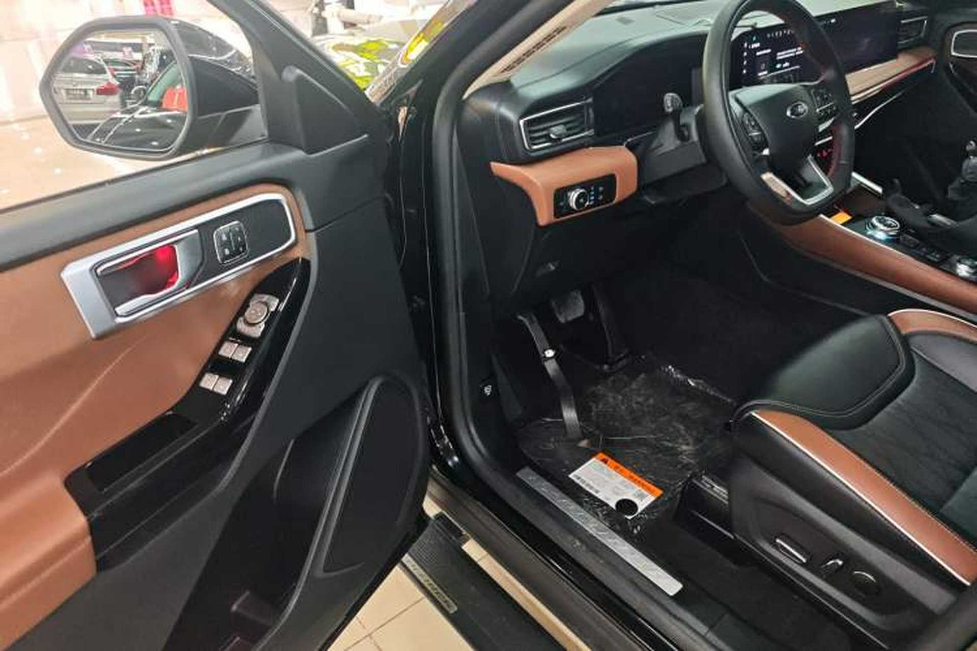 Used Ford Explorer 2023 EcoBoost 285 Four-Wheel Drive Titanium Edition 7-Seater Driver Seat