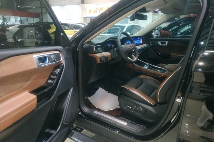 Used Ford Explorer 2023 EcoBoost 285 Four-Wheel Drive Titanium Edition 6 Seats Driver Seat