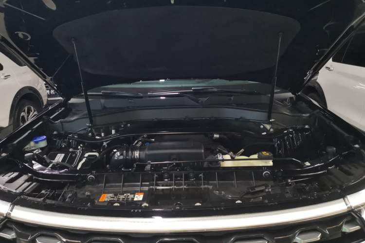 Used Ford Explorer 2023 EcoBoost 285 Four-Wheel Drive Titanium Edition 7-Seater Engine Bay