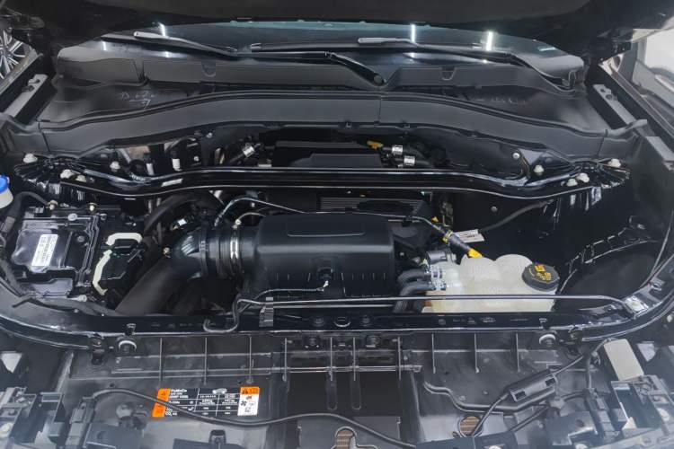 Used Ford Explorer 2023 EcoBoost 285 Four-Wheel Drive Stylish Plus Version 7 Seats Engine Bay