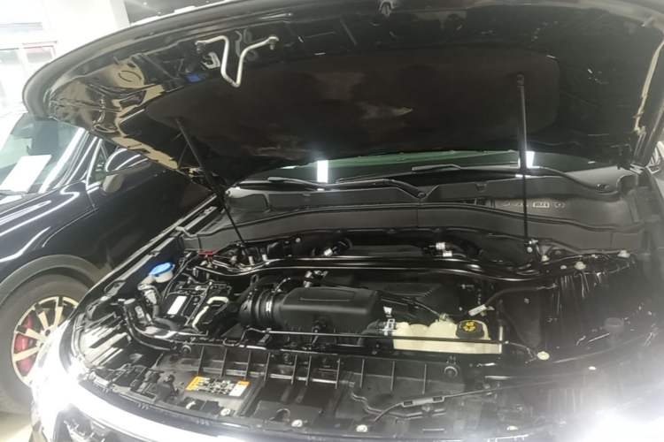 Used Ford Explorer 2023 EcoBoost 285 Four-Wheel Drive Titanium Edition 6 Seats Engine Bay