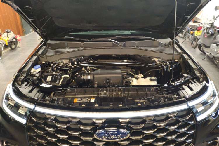 Used Ford Explorer 2023 EcoBoost 285 4x4 ST-LINE 6-Seater Engine Bay