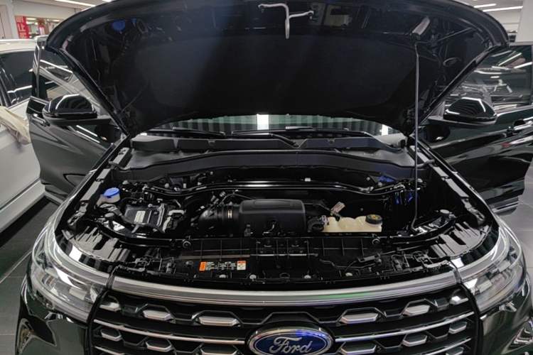 Used Ford Explorer 2023 EcoBoost 285 Four-Wheel Drive Titanium Edition 7-Seater Engine Bay