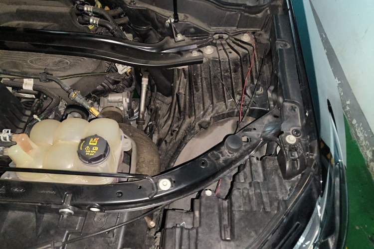 Used Ford Explorer 2023 EcoBoost 285 Four-Wheel Drive Titanium Edition 7-Seater Engine Bay Left