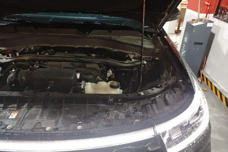 Used Ford Explorer 2023 EcoBoost 285 Four-Wheel Drive Titanium Edition 7-Seater Engine Bay Left