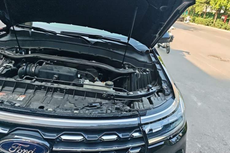 Used Ford Explorer 2023 EcoBoost 285 Four-Wheel Drive Titanium Edition 7-Seater Engine Bay Left