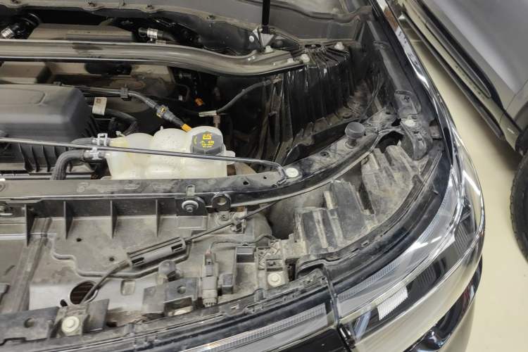 Used Ford Explorer 2023 EcoBoost 285 Kunlun Peak Edition 6-Seater Engine Bay Left