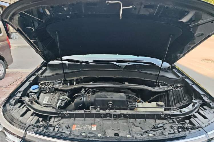 Used Ford Explorer 2023 EcoBoost 285 Four-Wheel Drive Titanium Edition 7-Seater Engine Bay