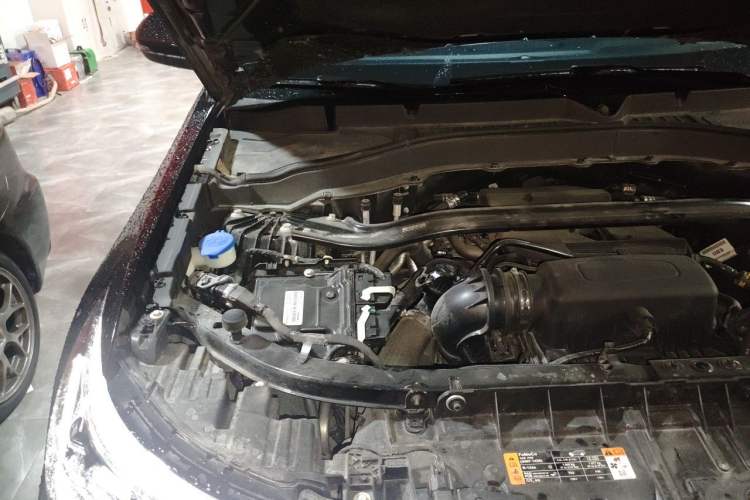 Used Ford Explorer 2023 EcoBoost 285 Four-Wheel Drive Titanium Edition 7-Seater Engine Bay Right