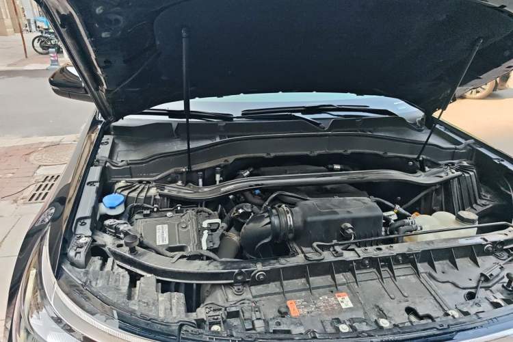 Used Ford Explorer 2023 EcoBoost 285 Four-Wheel Drive Titanium Edition 7-Seater Engine Bay Right