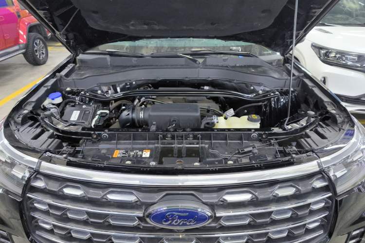 Used Ford Explorer 2023 EcoBoost 285 Four-Wheel Drive Stylish Plus Version 7 Seats Engine Bay