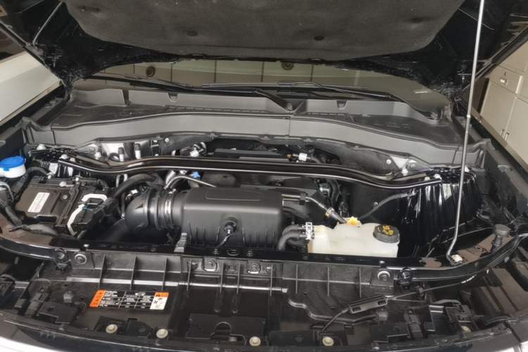 Used Ford Explorer 2023 EcoBoost 285 Four-Wheel Drive Titanium Edition 7-Seater Engine Bay