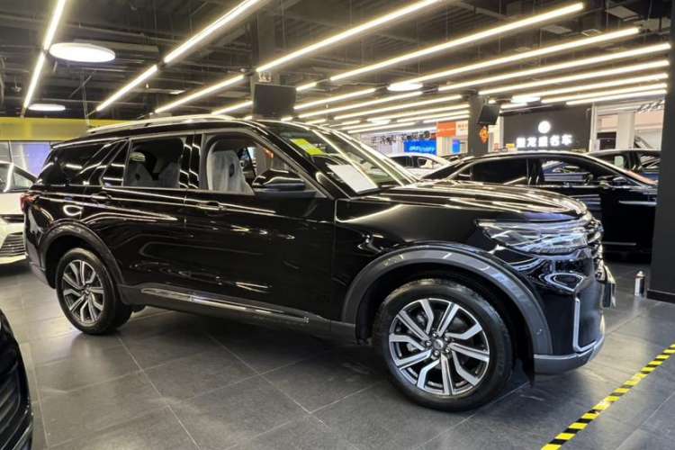 Used Ford Explorer 2023 EcoBoost 285 Four-Wheel Drive Titanium Edition 7-Seater Exterior 3